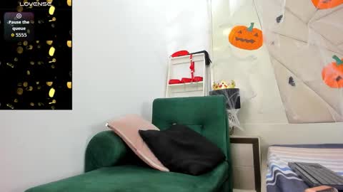 gio_lorenz online show from October 2025 11:53:02 AM