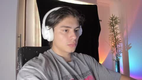 Snapshot of gio_russo chatting on April 2026 08:57:02 PM GioRusso online show from April 2026 08:57:02 PM