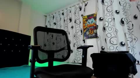 GIOMAR REYES online show from October 2025 08:31:02 AM