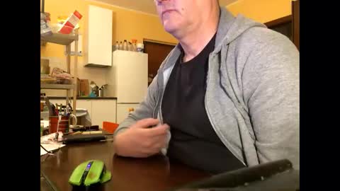 Snapshot of giovanni_1964 chatting on March 2025 05:22:02 AM giovanni_1964 online show from March 2025 05:22:02 AM