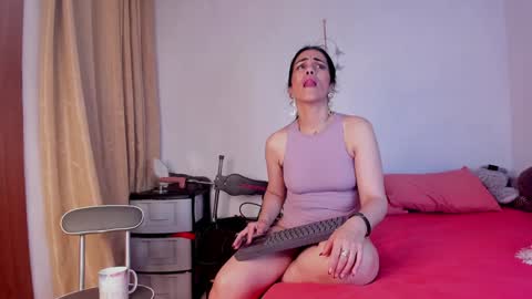 Girasol Walton online show from February 2025 10:18:02 AM