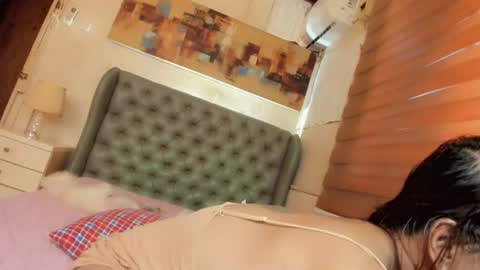 Snapshot of girl_in_ur_dreams chatting on June 2026 11:40:01 PM urGIRL online show from June 2026 11:40:01 PM