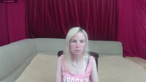 Snapshot of girl_summer97 chatting on June 2026 02:27:02 PM Katia online show from June 2026 02:27:02 PM
