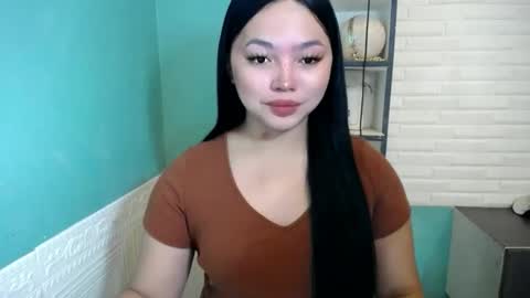 Snapshot of girlthatuneedxxx chatting on February 2026 05:44:01 PM Rhaine online show from February 2026 05:44:01 PM