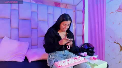Snapshot of gisell_squirt chatting on June 2026 01:06:02 PM gisell_squirt online show from June 2026 01:06:02 PM
