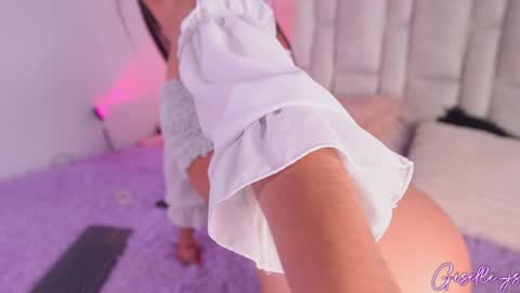 Instagram gisellee  22  online show from February 2025 07:49:01 PM