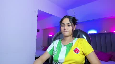 Snapshot of giselle_roldan chatting on June 2026 02:34:02 AM GISELLE ROLDAN online show from June 2026 02:34:02 AM