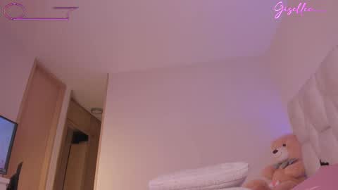 Snapshot of gisellee__ chatting on June 2026 03:47:02 PM online show from June 2026 03:47:02 PM