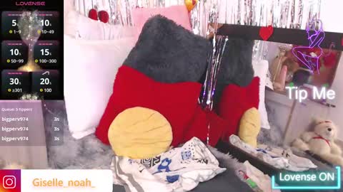 GiselleNoah online show from February 2025 02:22:02 PM