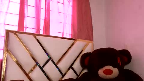 Snapshot of giselreyes1 chatting on May 2026 07:45:01 PM . Gisel Reyes . online show from May 2026 07:45:01 PM