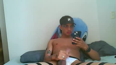 glen_connor_11 online show from December 2025 05:30:01 PM