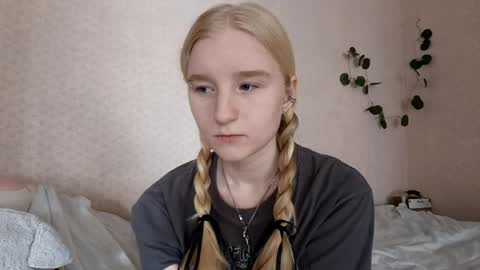 Snapshot of glennabeem chatting on May 2026 05:14:02 AM Laura online show from May 2026 05:14:02 AM