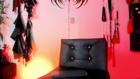 Snapshot of glitch_doll chatting on July 2026 07:28:02 PM NYX online show from July 2026 07:28:02 PM