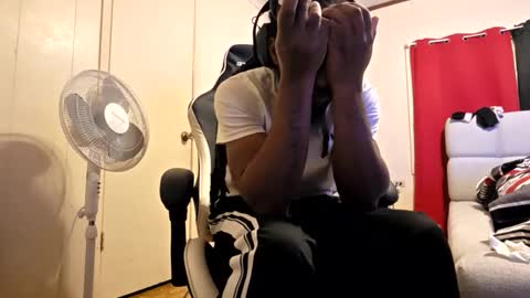 Snapshot of glomightyj chatting on February 2026 01:37:01 AM glomightyj online show from February 2026 01:37:01 AM