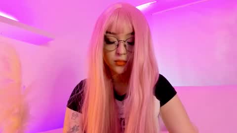 Mimi online show from September 2025 05:46:02 PM