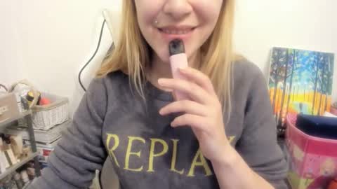 gloss___ online show from November 2025 04:34:02 PM