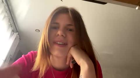 Snapshot of glossy_girl_1 chatting on April 2026 08:46:01 AM Roxy online show from April 2026 08:46:01 AM