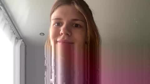 Snapshot of glossy_girl_1 chatting on April 2026 02:08:02 PM Roxy online show from April 2026 02:08:02 PM