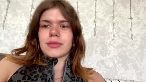 Snapshot of glossy_girl_1 chatting on May 2026 08:32:01 AM Roxy online show from May 2026 08:32:01 AM