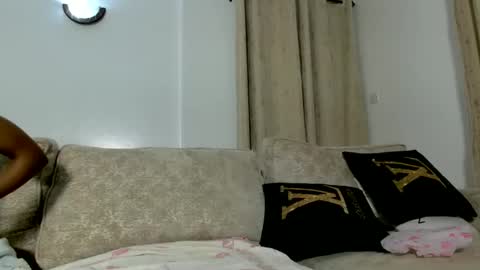 glossybae online show from November 2025 08:08:01 PM