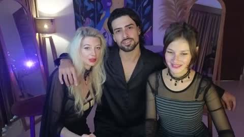 Snapshot of goddess_marylin chatting on June 2026 02:57:01 AM 330 UTC2 girls online show from June 2026 02:57:01 AM