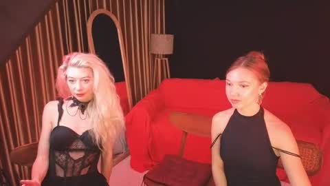 Snapshot of goddess_marylin chatting on June 2026 03:00:02 AM 330 UTC2 girls online show from June 2026 03:00:02 AM