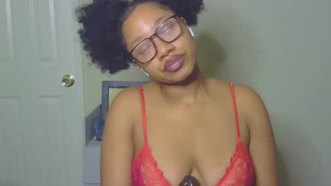 Snapshot of goddessdaisysky chatting on October 2025 01:28:01 AM Goddess Daisy Sky online show from October 2025 01:28:01 AM