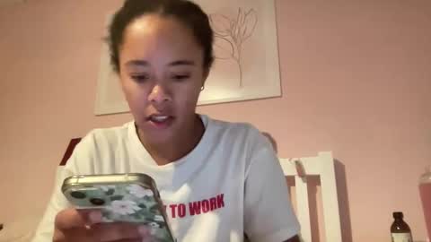 Snapshot of goddesselxo chatting on May 2026 06:25:01 PM Goddess L online show from May 2026 06:25:01 PM