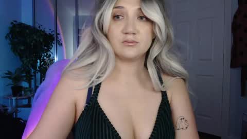 Snapshot of goddessemmy chatting on May 2026 04:52:02 AM Goddess Emmy online show from May 2026 04:52:02 AM