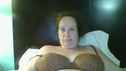 Snapshot of goddessmilfcrysyal chatting on April 2026 01:05:01 AM Crystal online show from April 2026 01:05:01 AM