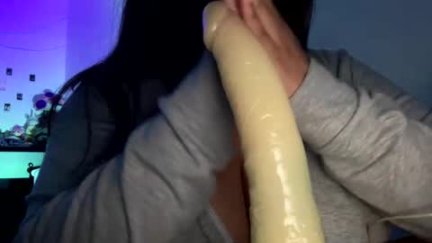 Yue online show from December 2024 06:24:02 AM