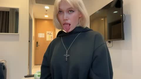 Aline meow   online show from April 2026 11:29:01 AM