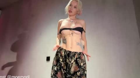 Snapshot of golden_alinee chatting on April 2026 12:29:02 PM Aline meow online show from April 2026 12:29:02 PM
