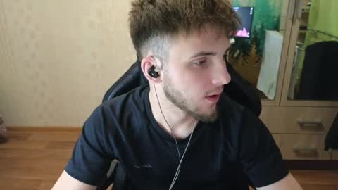 Golden boyyy21 online show from April 2026 10:00:02 PM