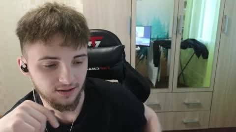 Golden boyyy21 online show from April 2026 04:01:01 PM