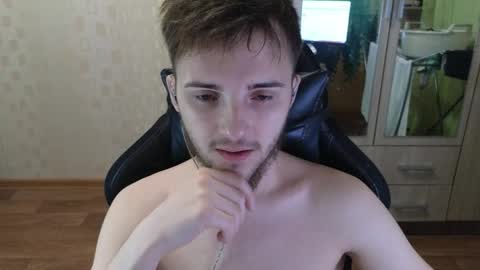 Golden boyyy21 online show from April 2026 06:27:02 PM