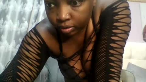 Snapshot of goldencurves_bunny chatting on June 2026 08:39:01 AM Bella online show from June 2026 08:39:01 AM