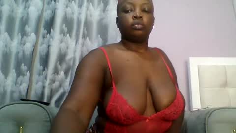 Snapshot of goldencurves_bunny chatting on June 2026 07:11:01 AM Bella online show from June 2026 07:11:01 AM