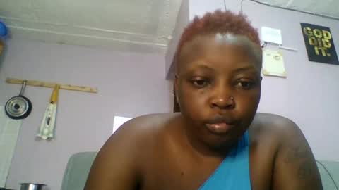 Snapshot of goldencurves_bunny chatting on June 2026 07:02:01 AM Bella online show from June 2026 07:02:01 AM