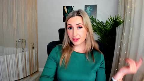 Olivia online show from February 2025 07:35:02 PM