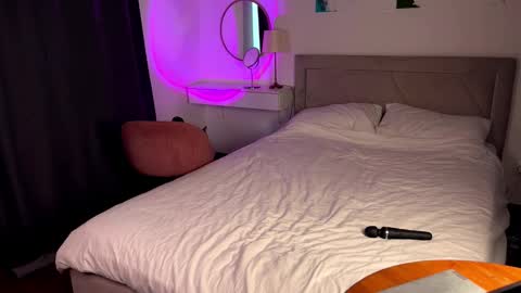 Dee online show from November 2025 10:04:02 AM