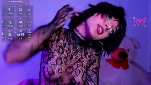Snapshot of gothv chatting on June 2026 11:43:01 PM Violet online show from June 2026 11:43:01 PM