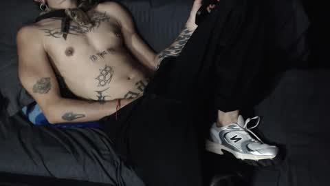 Snapshot of gowtherrrr_ chatting on March 2026 05:18:01 AM Manolo modelo independiente online show from March 2026 05:18:01 AM