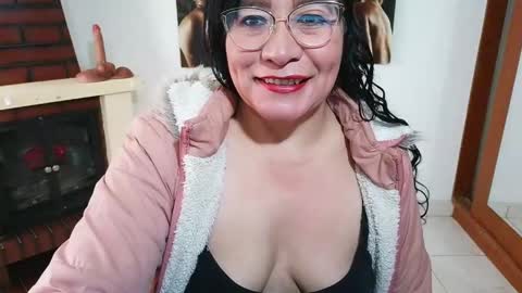 Snapshot of grace_mature_milf chatting on April 2026 12:11:02 PM grace_mature_milf online show from April 2026 12:11:02 PM