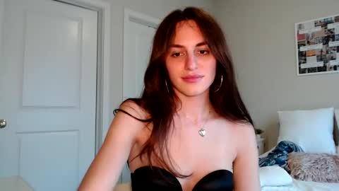 Snapshot of graciesmith27 chatting on February 2025 10:44:02 PM Gracie Smith online show from February 2025 10:44:02 PM