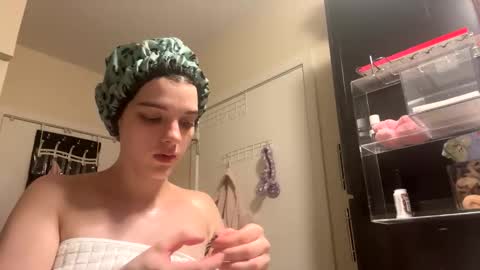 Snapshot of greeneyedmilly chatting on November 2025 01:37:01 AM greeneyedmilly online show from November 2025 01:37:01 AM
