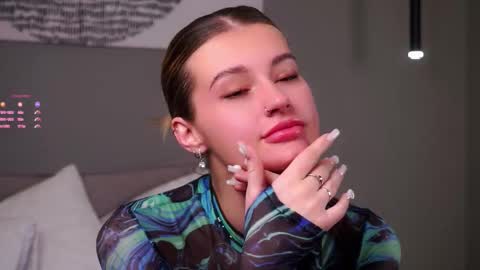 Kelly online show from November 2025 01:32:02 PM