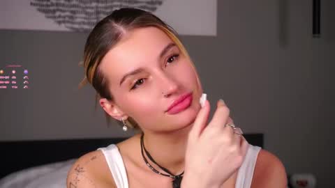 Kelly online show from November 2025 01:06:01 PM