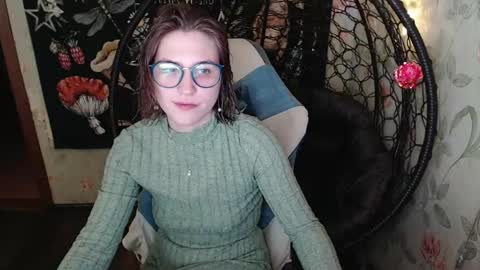 Snapshot of greenwitch9 chatting on May 2026 12:10:01 PM Lina online show from May 2026 12:10:01 PM