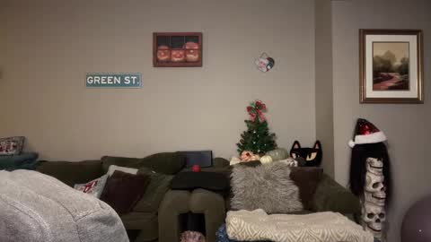 Snapshot of greenxxxqueen chatting on December 2024 09:03:01 AM SexQueen Nikki online show from December 2024 09:03:01 AM